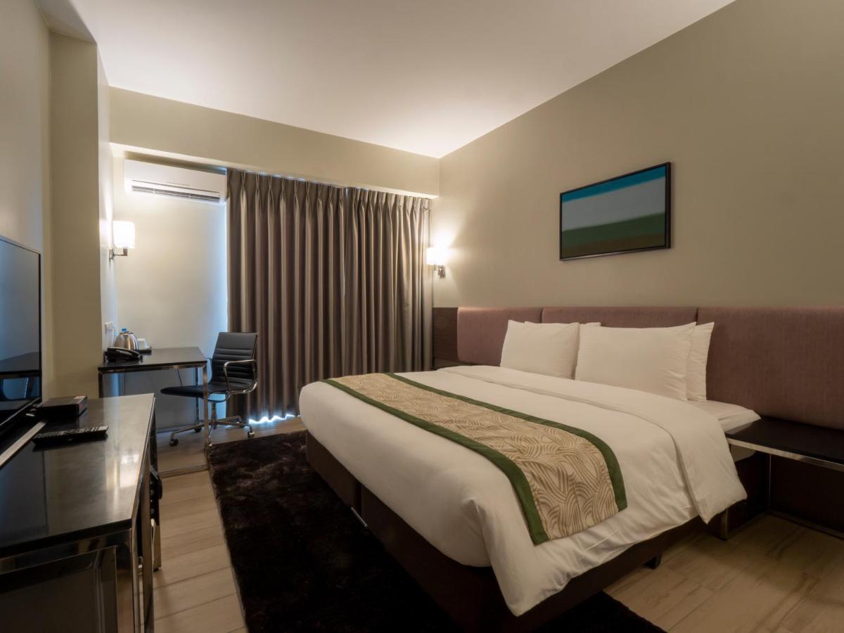 Sequoia Hotel Manila Bay Paranaque City Exterior photo