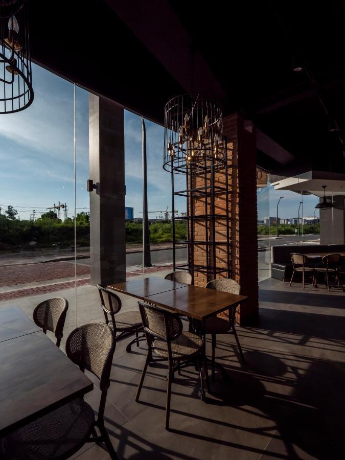 Sequoia Hotel Manila Bay Paranaque City Exterior photo